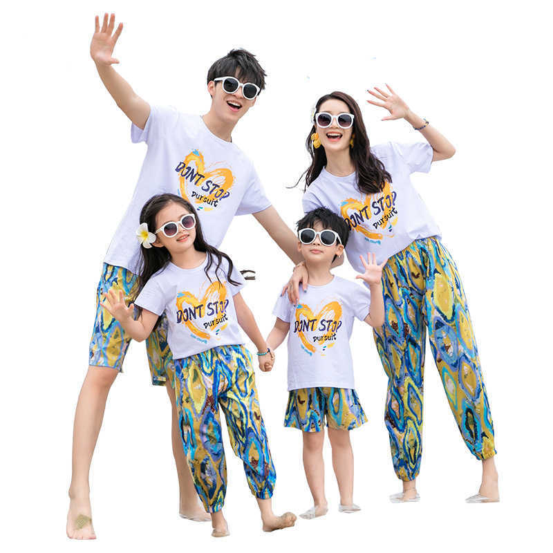 Family Matching Outfits Summer Beach Family Matching Outfits Mum Daughter Dad Son T-shirt+Shorts Holiday Couple Lovers Clothing R230810