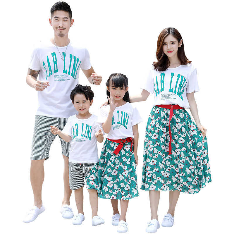 Family Matching Outfits Family Matching Clothes Summer Holiday Mother Daughter Floral Dress Dad Son Cotton T-shirt Pants Family Look Couple Outfits R2