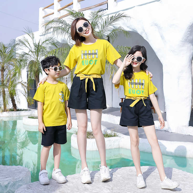 Family Matching Outfits Summer Family Matching Clothes Holiday Beach Mother Daughter Father Son Cotton T-shirt Shorts Family Look Couple Outfit R23081