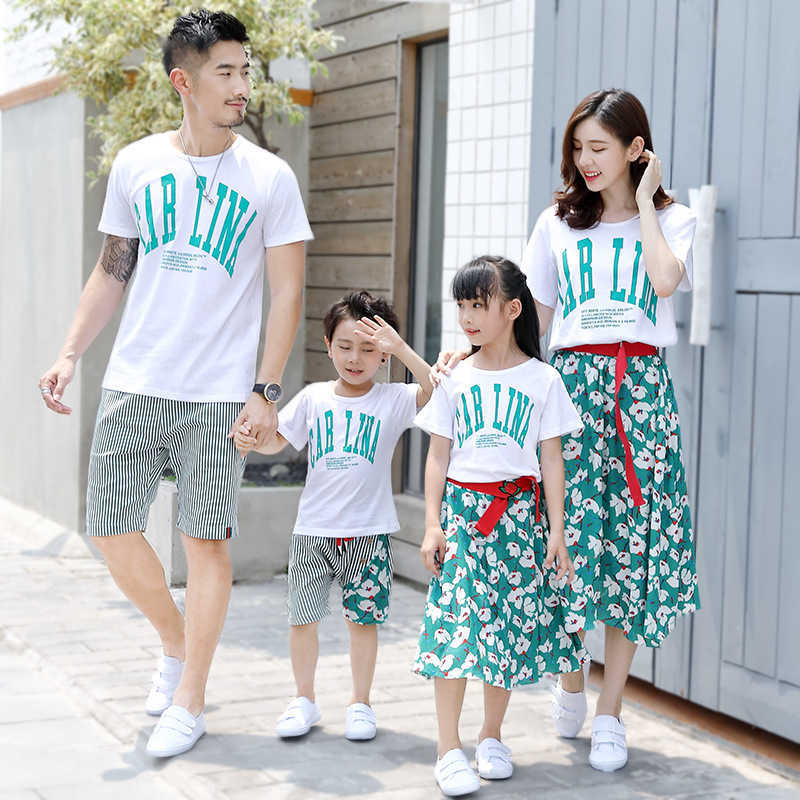 Family Matching Outfits Family Matching Clothes Summer Holiday Mother Daughter Floral Dress Dad Son Cotton T-shirt Pants Family Look Couple Outfits R2
