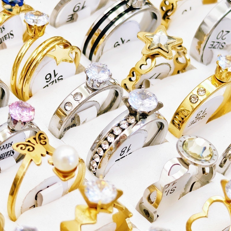 Solitaire Ring 20/30Pcs Stainless Steel Colorful Heart Zircon Rings for Men and Women Wholesale Mixed Wedding Jewelry Party Gifts 230810