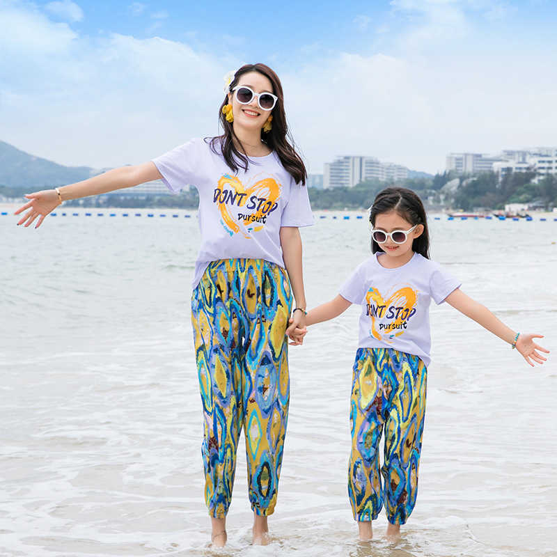 Family Matching Outfits Summer Beach Family Matching Outfits Mum Daughter Dad Son T-shirt+Shorts Holiday Couple Lovers Clothing R230810