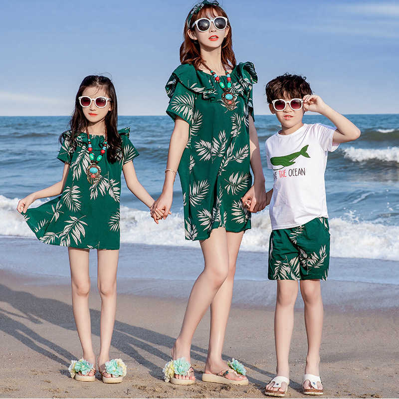 Family Matching Outfits Family Matching Outfits Summer Beach Mum Daughter Dresses Dad Son CottonT-shirts Shorts Holiday Couple Lovers Clothes R230810