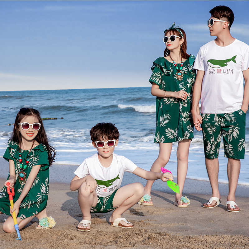 Family Matching Outfits Family Matching Outfits Summer Beach Mum Daughter Dresses Dad Son CottonT-shirts Shorts Holiday Couple Lovers Clothes R230810