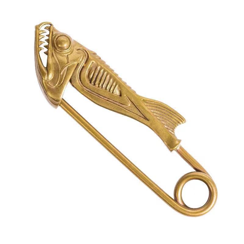 Pins Brooches Retro Brass Piranha shape Brooch Fish Head Pin Animal series Pendant Key Chain Bag Hanging Exquisite Handmade Accessories 230810
