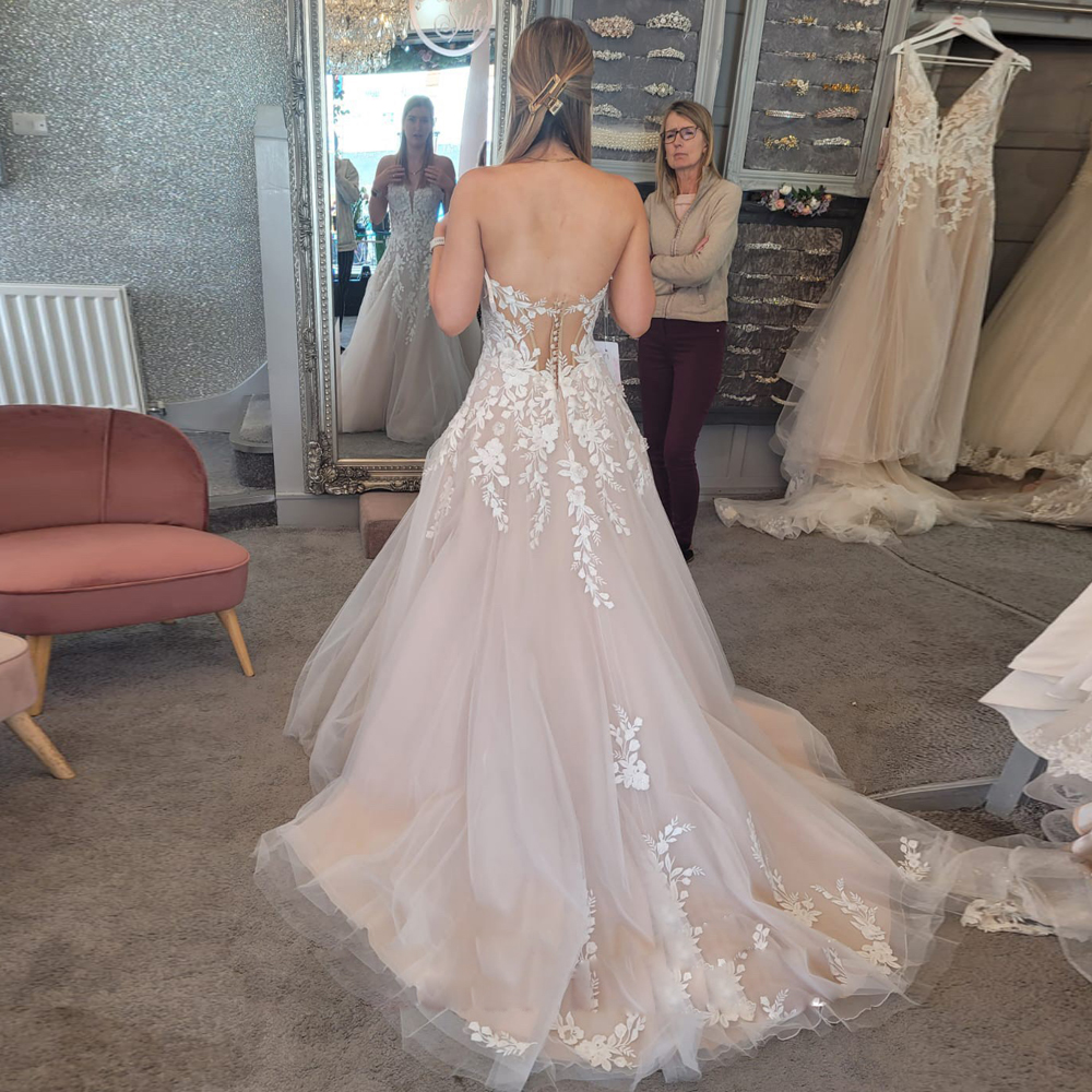Pastrol A Line Wedding Dresses Sweetheart Lace Appliques Bridal Gown Sweep Train Plus Size Vestidos De Novia Custom Made