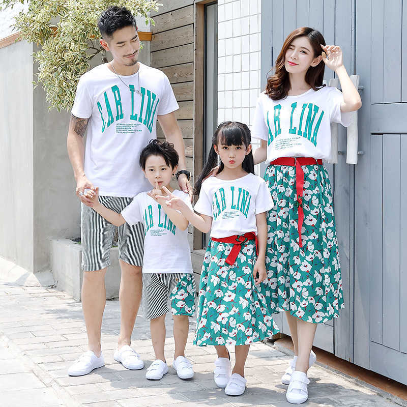 Family Matching Outfits Family Matching Clothes Summer Holiday Mother Daughter Floral Dress Dad Son Cotton T-shirt Pants Family Look Couple Outfits R2