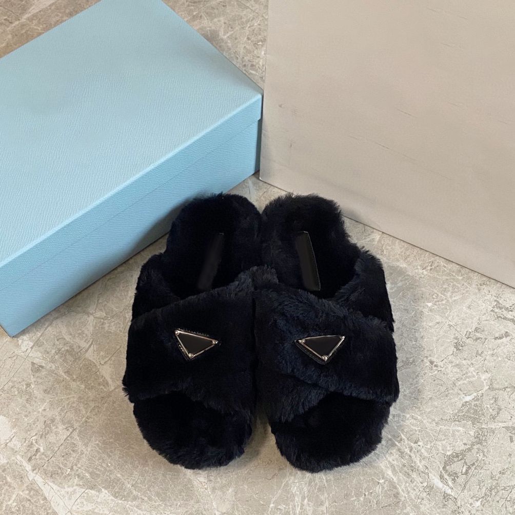 2025 triangle logo sandale fluffy Slides womans Shoe Slippers Winter wool mens Casual house Designer sandals platform teddy bear open toe fur outdoors Slide Shoes