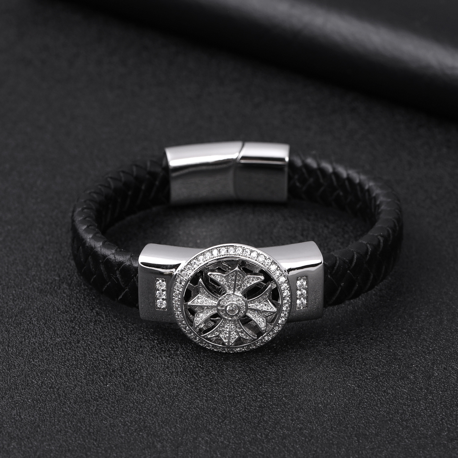 Cool Micro Pave Stainless Steel Cross Charm Bracelet Handmade Leather Bracelets Jewelry for Gift