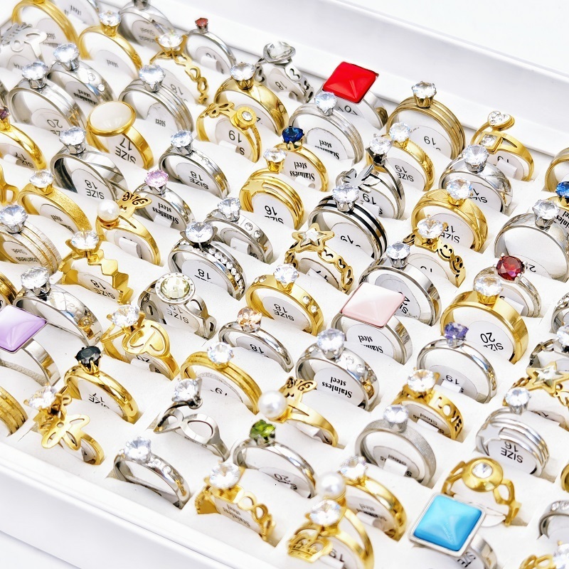 Solitaire Ring 20/30Pcs Stainless Steel Colorful Heart Zircon Rings for Men and Women Wholesale Mixed Wedding Jewelry Party Gifts 230810