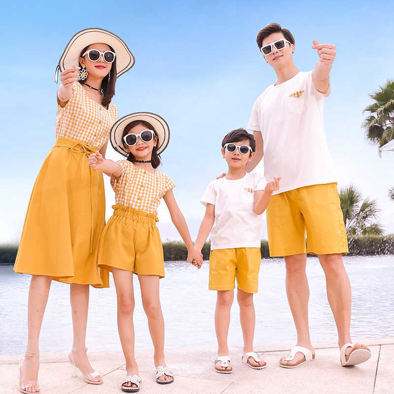 Family Matching Outfits Matching Family Outfits Summer Mum Daughter Dress Dad Son Cotton T-shirt +Shorts Holiday Beach Couples Matching Clothing R2308