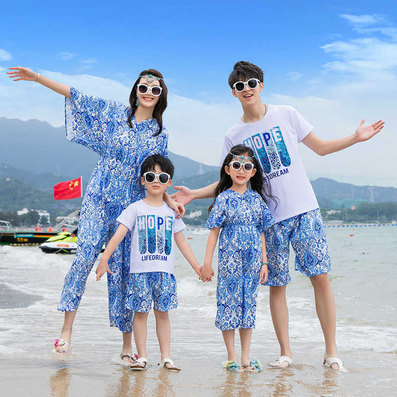 Family Matching Outfits Family Matching Outfits Summer Beach Mum Daughter One-piece Suit Dad Son T-shirt+Shorts Couple Clothes R230810