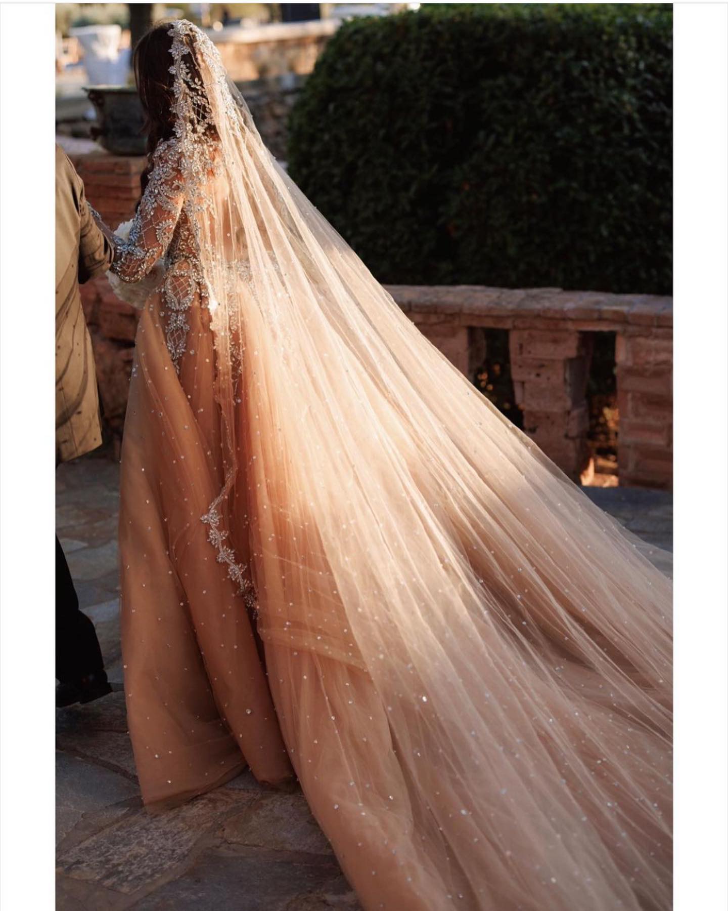 Champagne Mermaid Dresses Overskirt Illusion V Neck Long Sleeves Crystal Wedding Dress Sweep Train Robe De Mariee Bridal Gowns With Veil