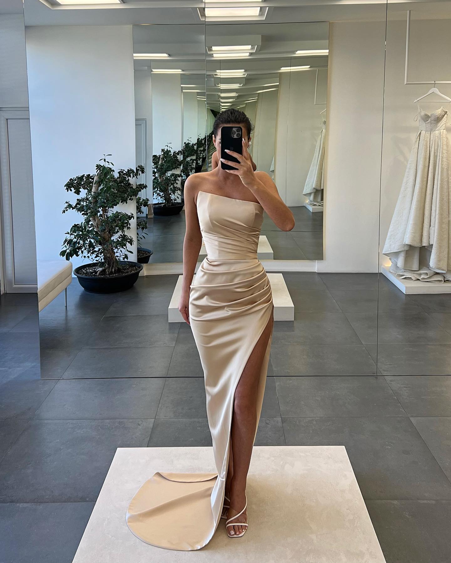 Elegant Mermaid Prom Dresses Strapless Satin Evening Dress Pleats Backless Split Formal Long Special Ocn Party Dress 0227Lz