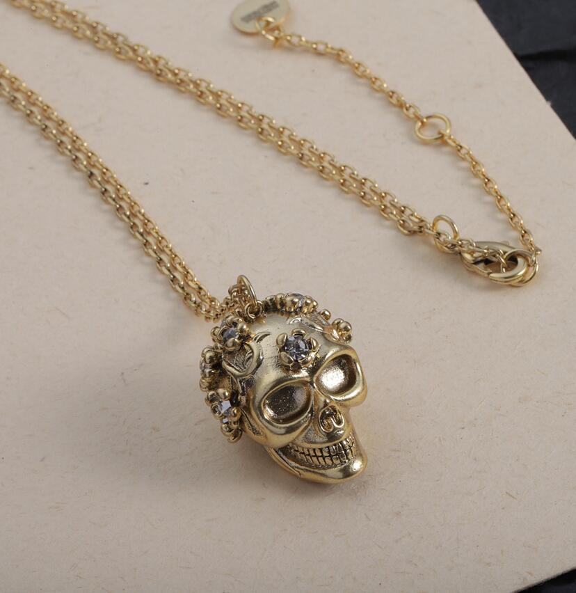 Personality 18K Gold Plated Skeleton Charm Necklaces Women Crystal Skull Pendant Necklaces Chain for Women Lady Fashion Designer Jewelry Wedding Party
