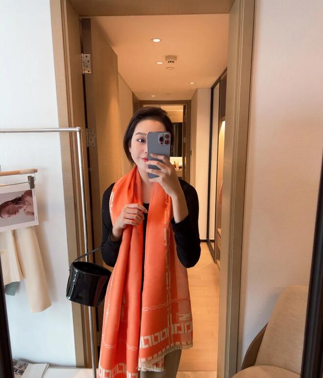 Echarpe 2023 Designer Scarf New Trend Cashmere and Silk Material Warm Autumn/winte silk scarf