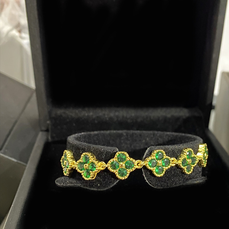 Designer Charm Bracelets Elegant Brilliant Zircon Bracelet For Women Sweet Cubic Zirconia Clover wer Female Wedding Jewelry ZK40 230814