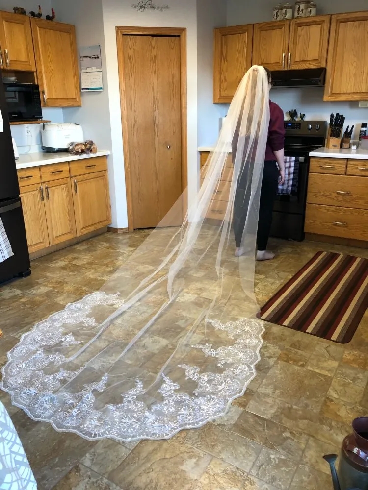 2024 Lace Appliques Wedding Veil Bridal Veils 2M Long Veils Soft Tulle Long Veil Lace Cathedral Veils White Ivory Veils for Wedding