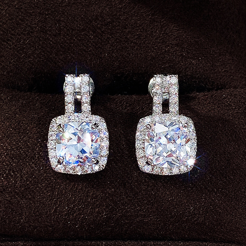 Women's Round Diamond-Cut Cubic Zirconia Stud Earrings with Shiny Crystals - Gold & Platinum Finish for Weddings