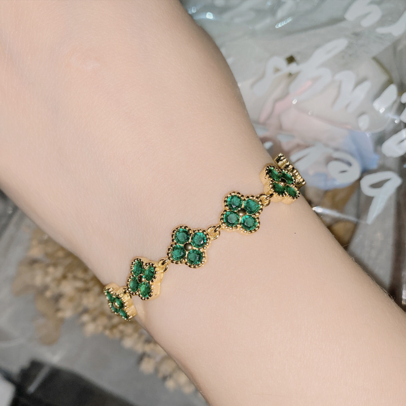 Designer Charm Bracelets Elegant Brilliant Zircon Bracelet For Women Sweet Cubic Zirconia Clover wer Female Wedding Jewelry ZK40 230814