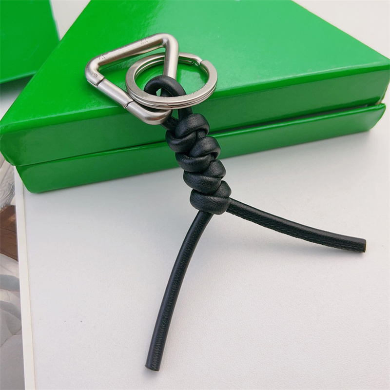 Rope Keychains Designer Men Couple Car Leather Handmade Carabiner Key chain Bag Pendants Portachiavi Designers B Keyrings