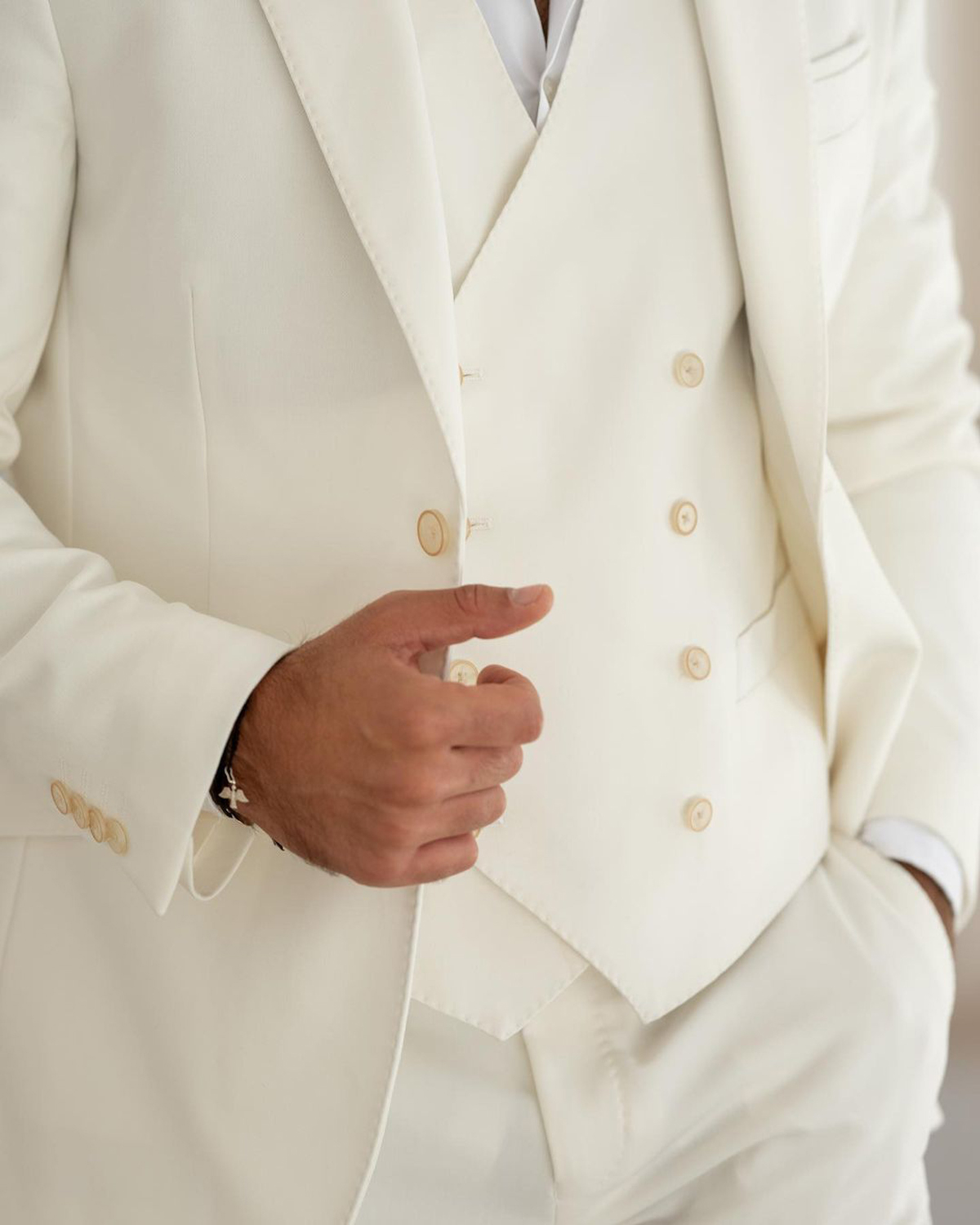 Elegant Men Wedding Suits Peaked Lapel Tuxedos Designer Groom Wear Slim Fit Business 3 Pcs Coat Pants Vest Custom Made