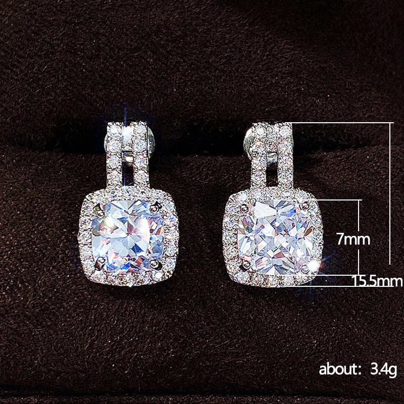 Women's Round Diamond-Cut Cubic Zirconia Stud Earrings with Shiny Crystals - Gold & Platinum Finish for Weddings