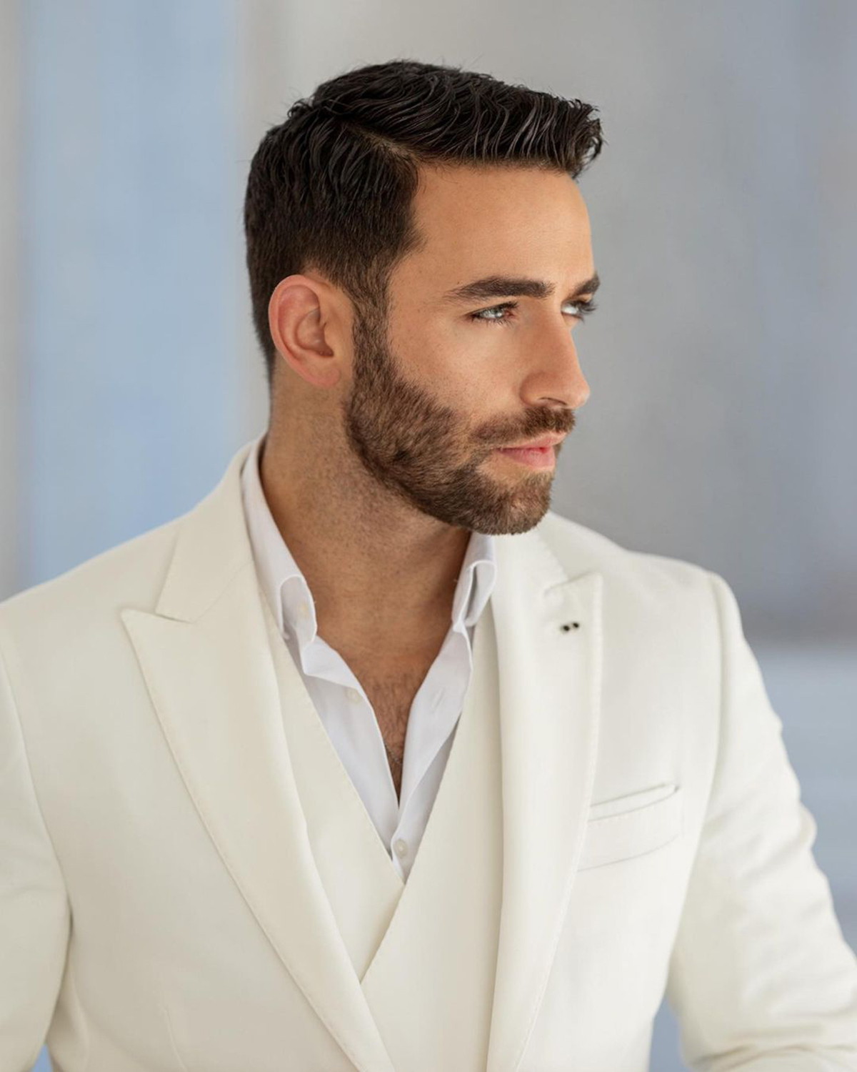Elegant Men Wedding Suits Peaked Lapel Tuxedos Designer Groom Wear Slim Fit Business 3 Pcs Coat Pants Vest Custom Made