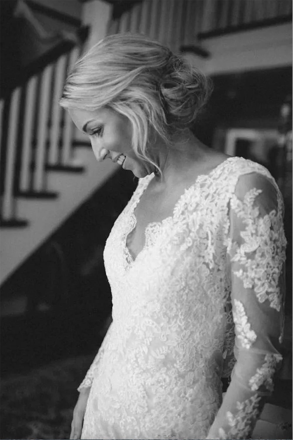 White Bohemian Mermaid Dresses V Neck Long Sleeve Tulle Lace Applique Crystal Wedding Gowns Sweep Train robe de mariee 0509
