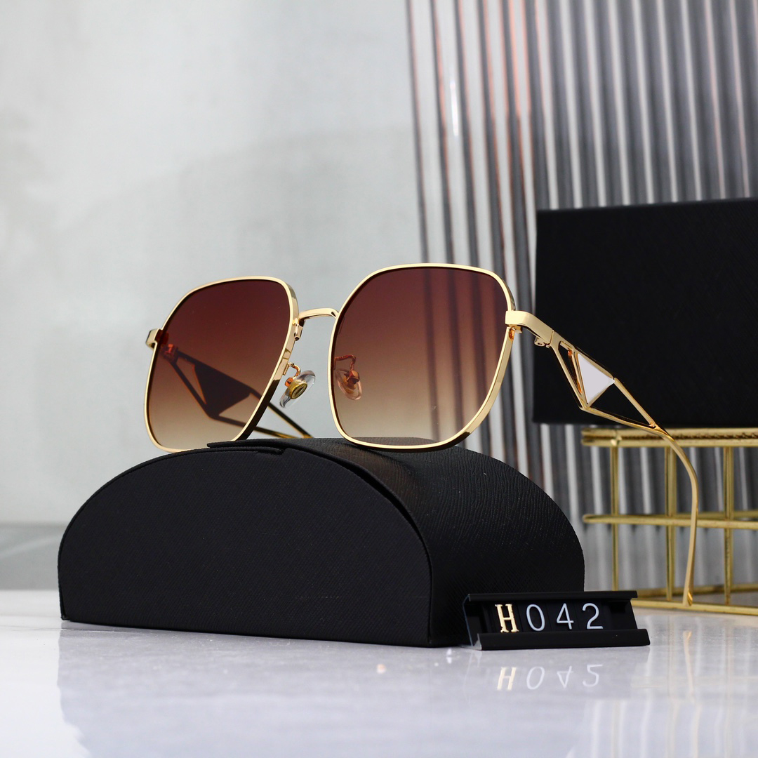 2023 Fashion Designer Sunglasses Classic Eyeglasses Goggle 042 Outdoor Beach Sun Glasses For Man Woman 7 Color Optional Triangular signature