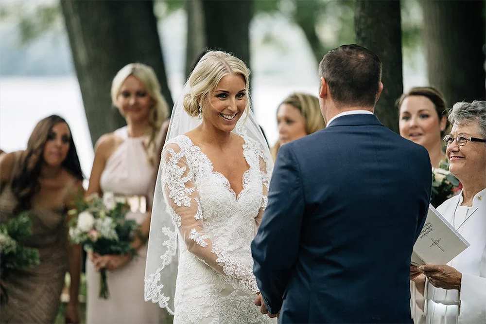 White Bohemian Mermaid Dresses V Neck Long Sleeve Tulle Lace Applique Crystal Wedding Gowns Sweep Train robe de mariee 0509