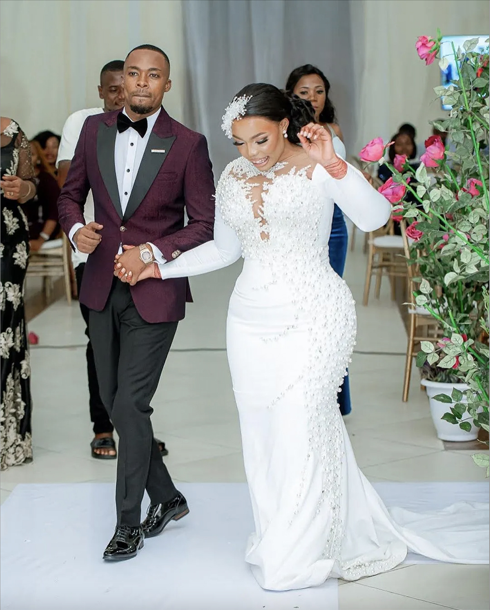 2023 Plus Size Arabic Aso Ebi Luxurious Lace Pearls Wedding Dress Sheer Neck Satin Bridal Gowns Dresses 0509