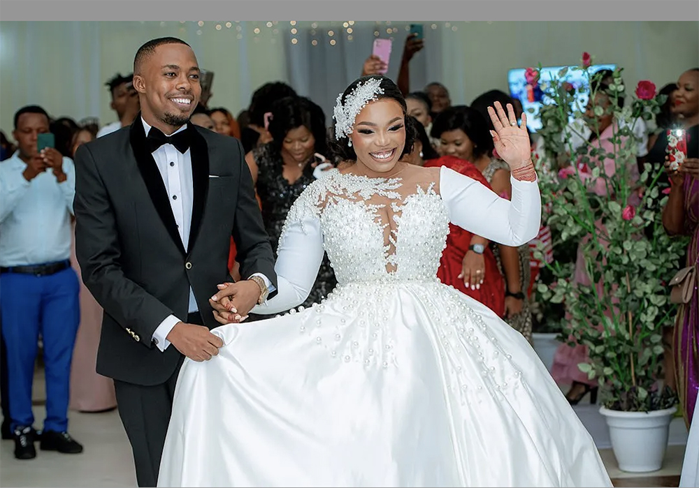 2023 Plus Size Arabic Aso Ebi Luxurious Lace Pearls Wedding Dress Sheer Neck Satin Bridal Gowns Dresses 0509