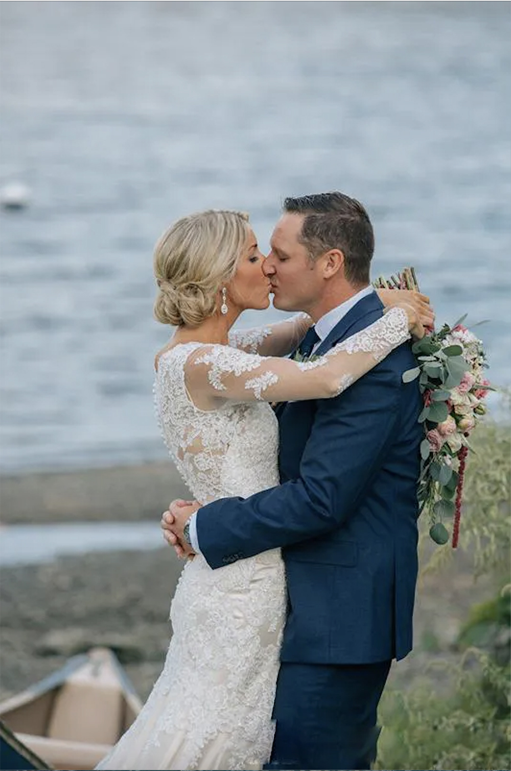 White Bohemian Mermaid Dresses V Neck Long Sleeve Tulle Lace Applique Crystal Wedding Gowns Sweep Train robe de mariee 0509