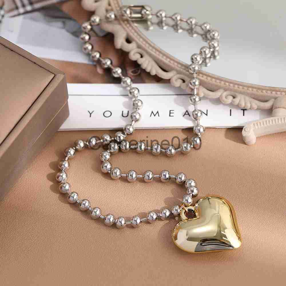 Pendant Necklaces 2023 Hip Hop INS Party Big Love Heart Pendant Necklaces for Women Aesthetic Beads Chains Short Choker Girls Party Jewelry J230817