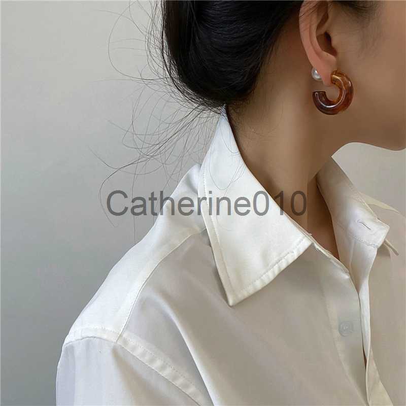 Charm AENSOA Trendy White Brown Acrylic C Shaped Pearl Hoop Earrings For Women Geometric Round Circle Earrings Statement Jewelry 2023 J230817