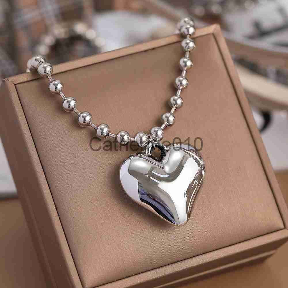 Pendant Necklaces 2023 Hip Hop INS Party Big Love Heart Pendant Necklaces for Women Aesthetic Beads Chains Short Choker Girls Party Jewelry J230817