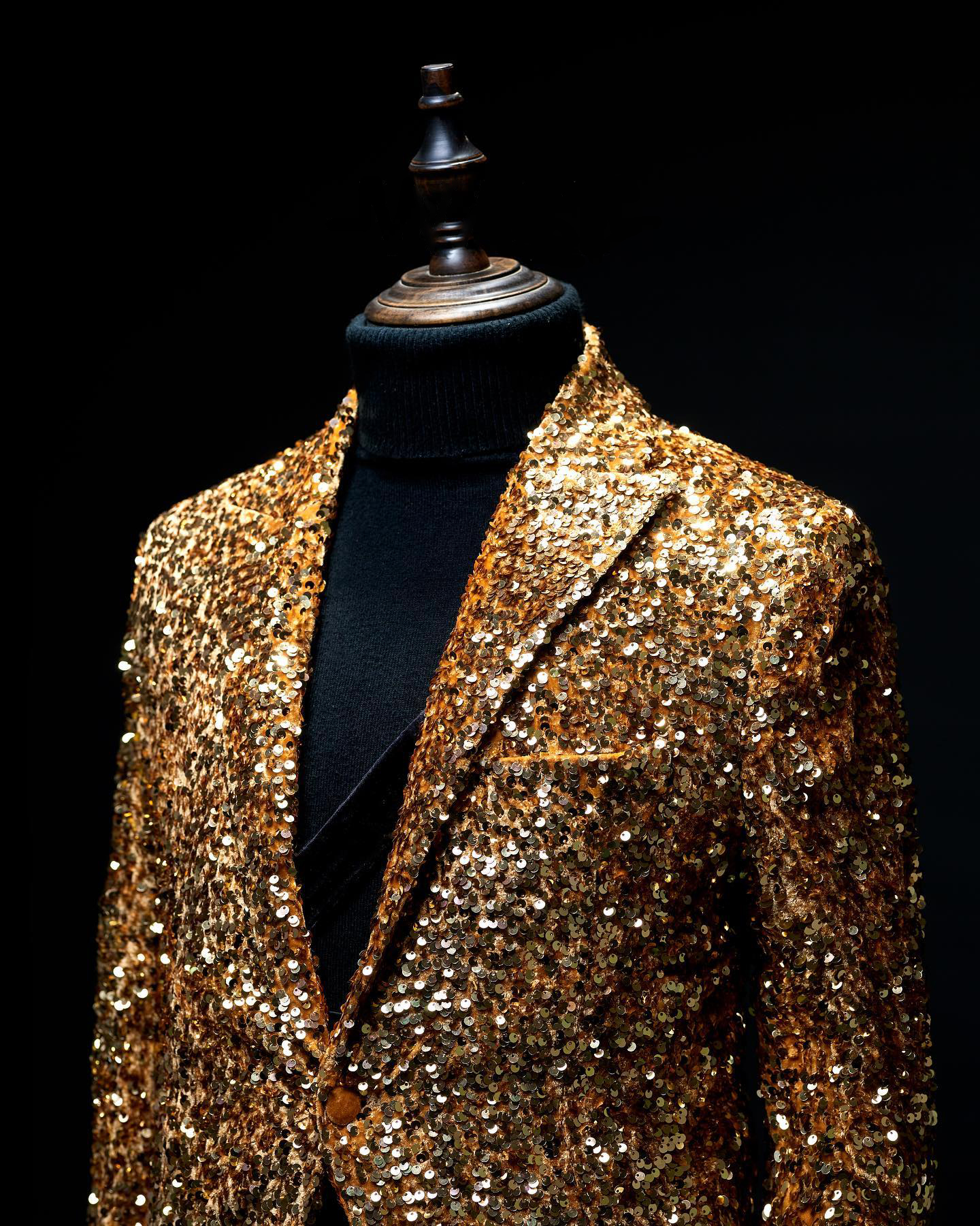 Luxury Shiny Golden Sequins Blazer Bling Glitter Men Peaked Lapel Tuxedo For Wedding Party Stage Costume Only One Jacket