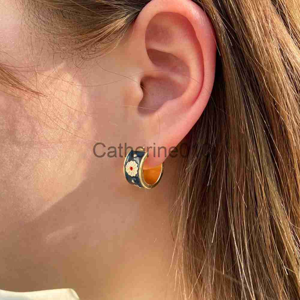 Charm Huitan Aesthetic Daisy Hoop Earrings Women Black Enamel Gold Color Flower Earrings Exquisite Girls Accessories Statement Jewelry J230817