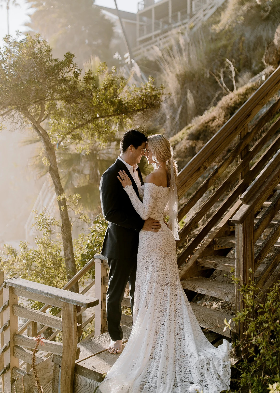 Bateau Neck Ivory Lace Mermaid Wedding Dresses Long Sleeves Country Bridal Gowns Champagne Lining Slim Fitted Court Train Boho Bride Wear