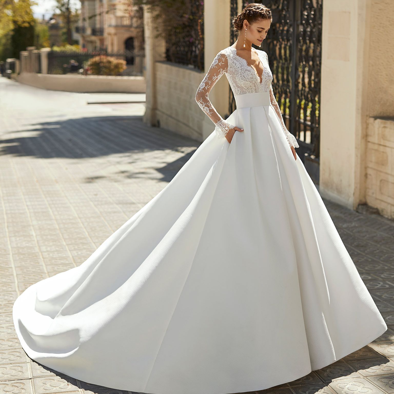 Gorgeous White Satin Wedding Dress Long Sleeve Lace Appliqued Bridal Gowns Boho Country Vestidos De Novia