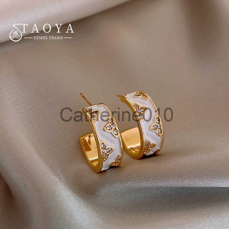 Charm French Vintage Zircon Flower White Enamel C-shaped Gold Color Earrings For Womens with Advanced New Fashion Jewelry Accessories J230817