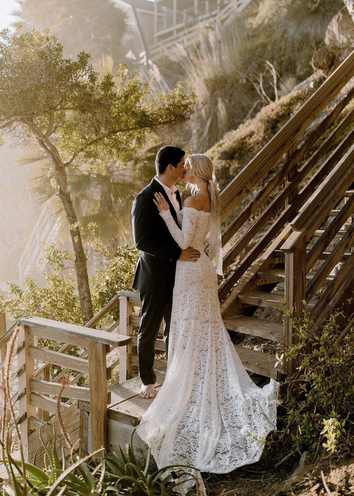 Bateau Neck Ivory Lace Mermaid Wedding Dresses Long Sleeves Country Bridal Gowns Champagne Lining Slim Fitted Court Train Boho Bride Wear