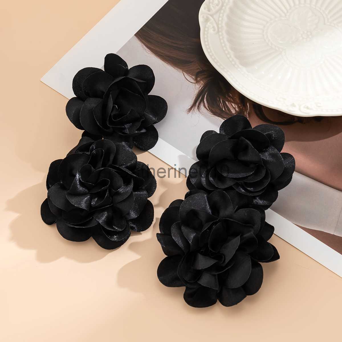 Charm Exaggerated Huge Fluffy Fabric Flower Earrings for Women Trendy Ladies Elegant WeddStud Earrings 2023 Fashion Jewelry Female J230817