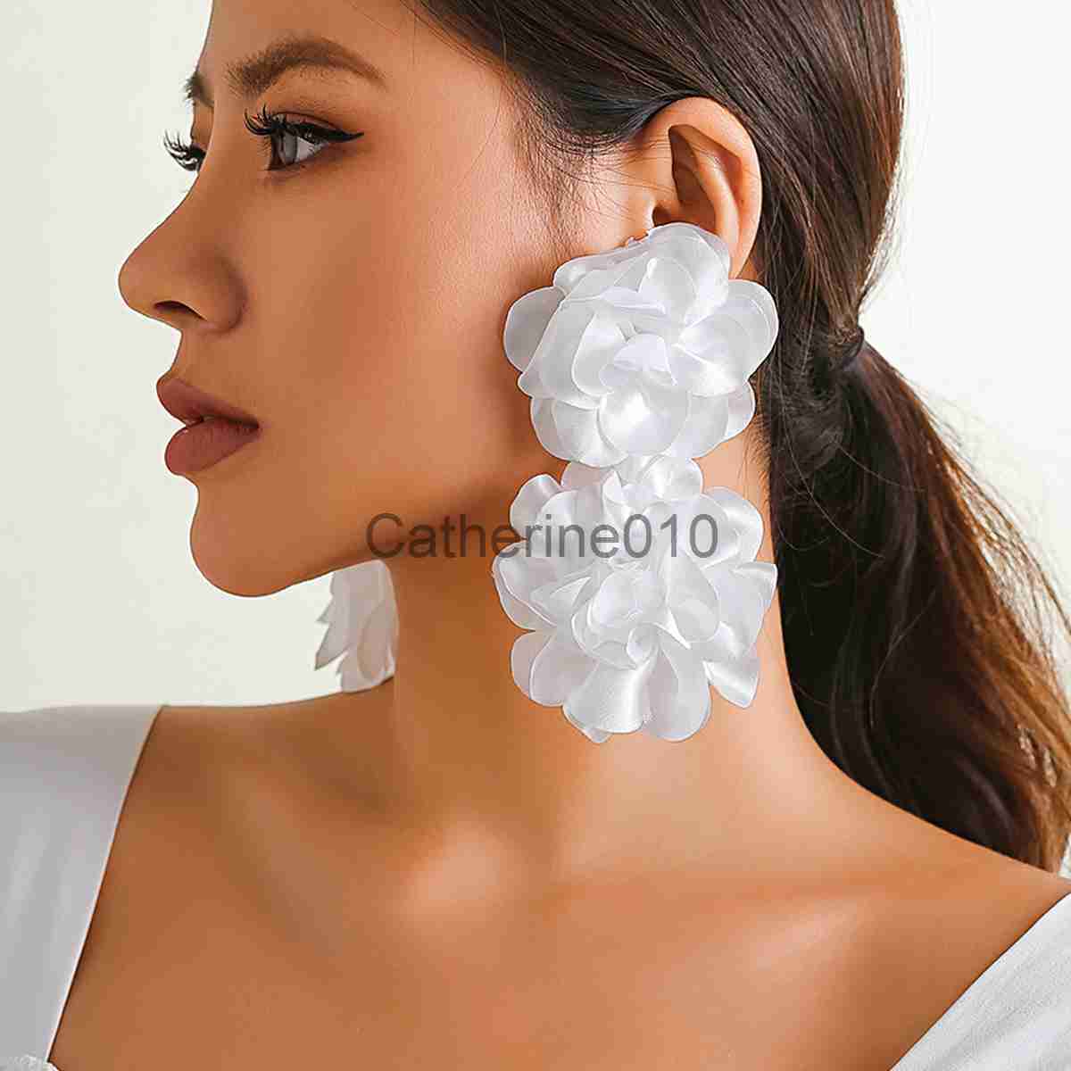 Charm Exaggerated Huge Fluffy Fabric Flower Earrings for Women Trendy Ladies Elegant WeddStud Earrings 2023 Fashion Jewelry Female J230817