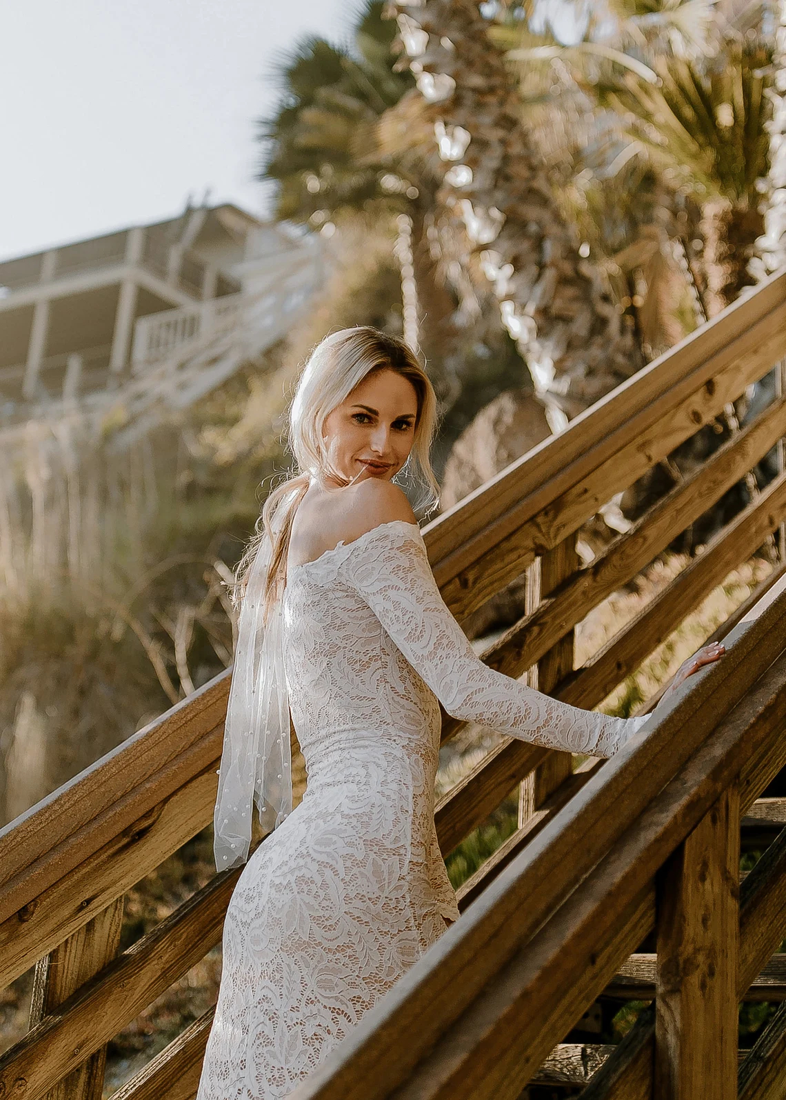 Bateau Neck Ivory Lace Mermaid Wedding Dresses Long Sleeves Country Bridal Gowns Champagne Lining Slim Fitted Court Train Boho Bride Wear