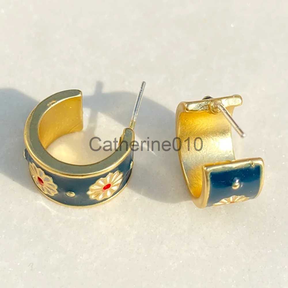 Charm Huitan Aesthetic Daisy Hoop Earrings Women Black Enamel Gold Color Flower Earrings Exquisite Girls Accessories Statement Jewelry J230817