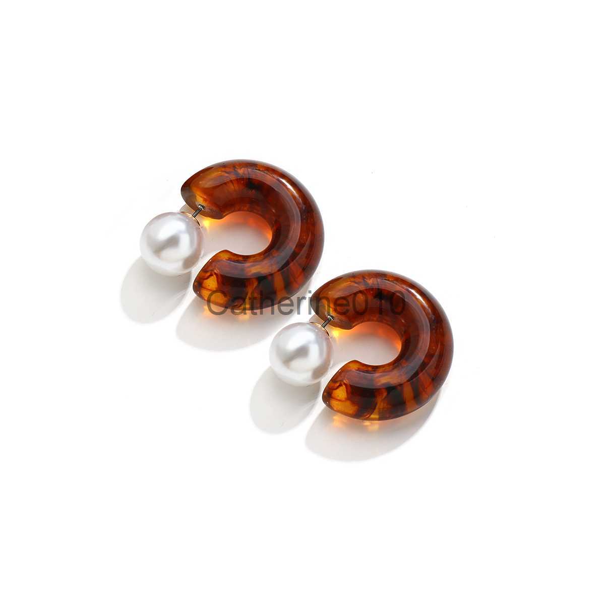 Charm AENSOA Trendy White Brown Acrylic C Shaped Pearl Hoop Earrings For Women Geometric Round Circle Earrings Statement Jewelry 2023 J230817