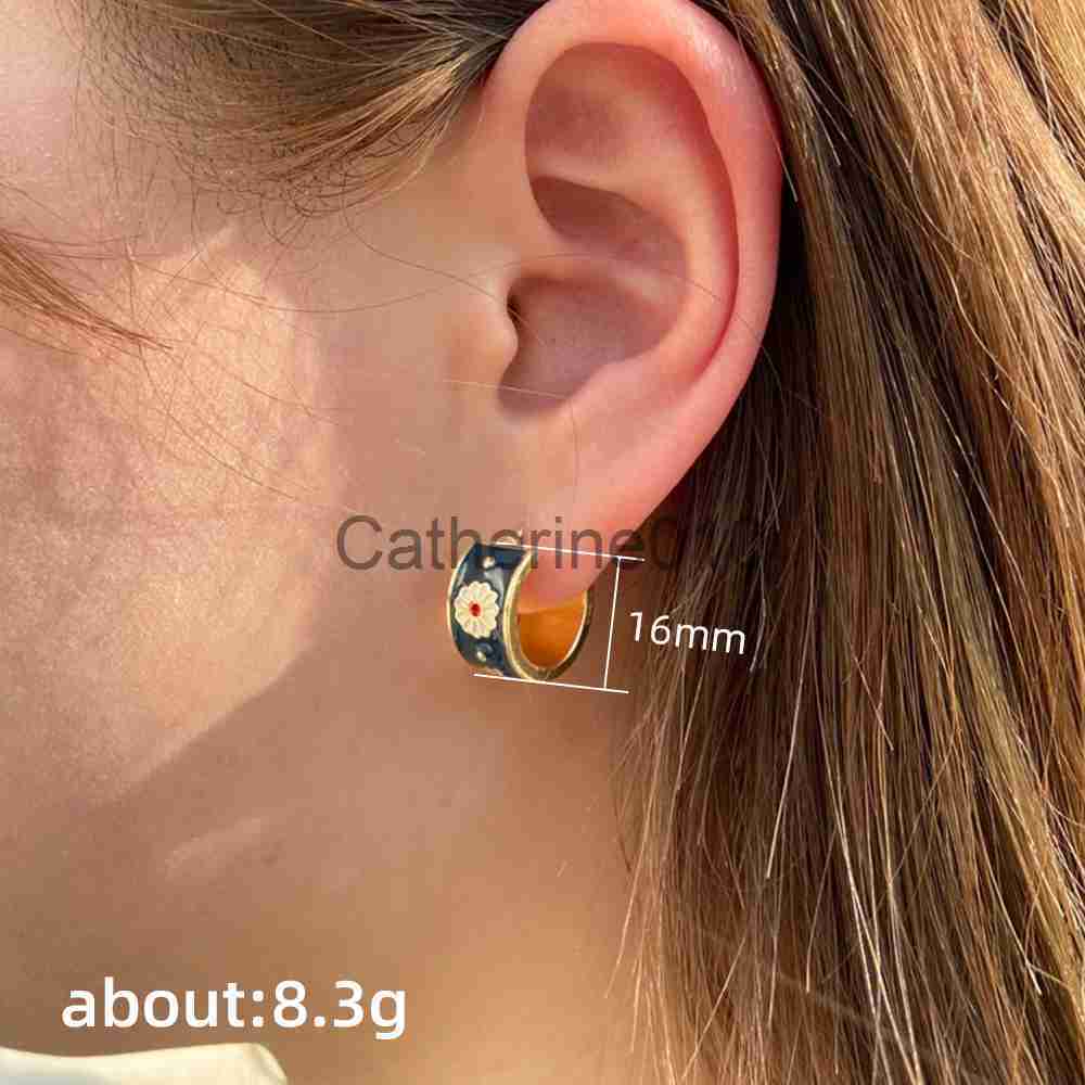 Charm Huitan Aesthetic Daisy Hoop Earrings Women Black Enamel Gold Color Flower Earrings Exquisite Girls Accessories Statement Jewelry J230817