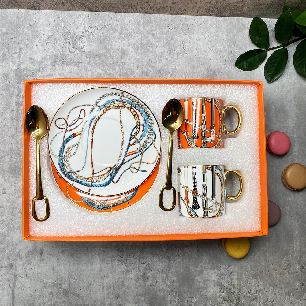 Mugs Royal Porcelain Coffee Cup and Saucer With Blue Box European Tea Set Wedding Birthday Housewarming Christmas Gifts 230817